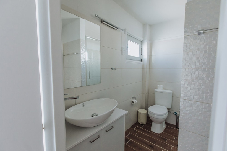 Bathroom 4, River View Boutique