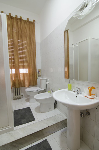Bathroom 4, Efesto Bed & Breakfast, Catania