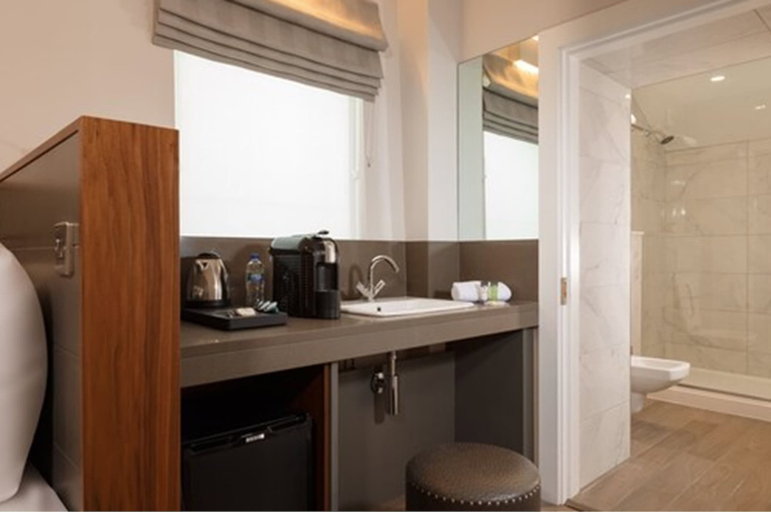 Bathroom, No 9 Rathgar, Dublin