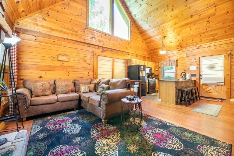 Living area 5, Bearburgh On The Lake, Jefferson