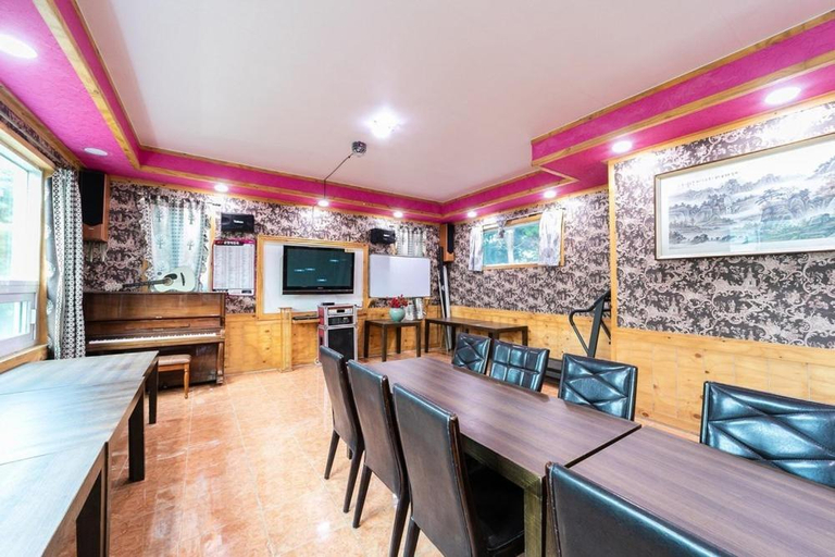 Food & Drinks 2, Taean Geuttaegeu Pension, Taean