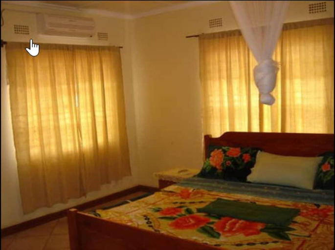 Bedroom 4, Kwesu Guest House, Livingstone