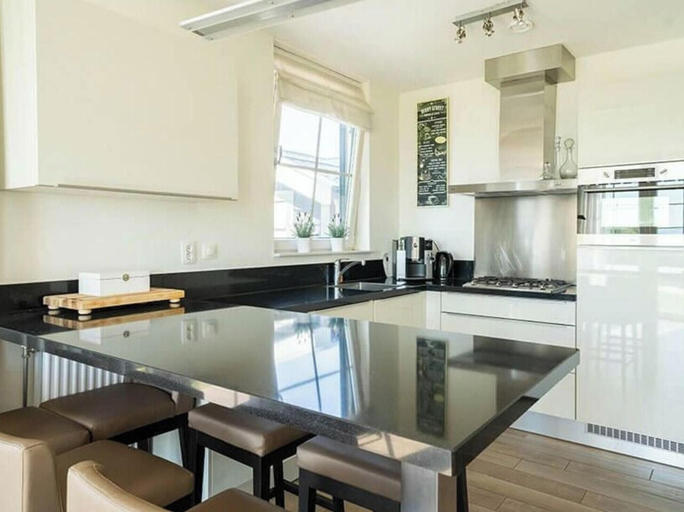 Private kitchen 2, Holiday Home in Uitdam With Sauna, Waterland