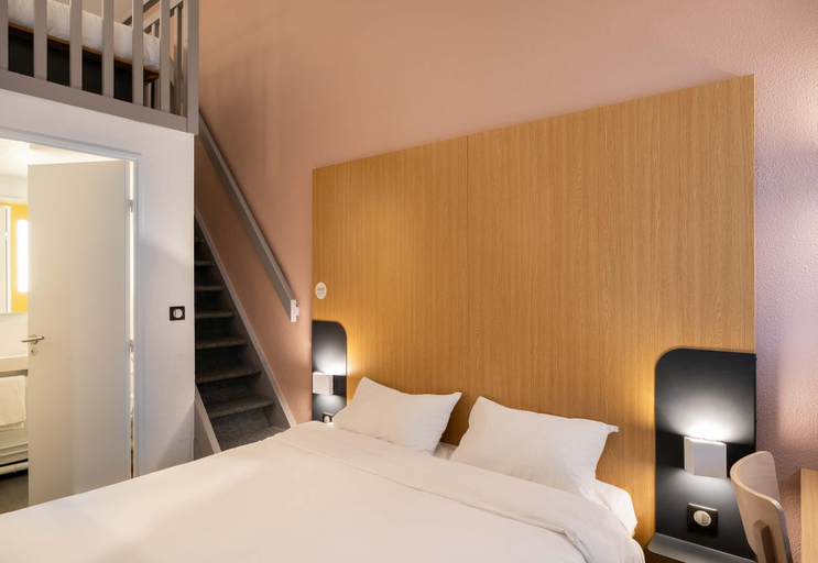 Bedroom 3, B&B HOTEL Vannes Est Golfe du Morbihan, Morbihan