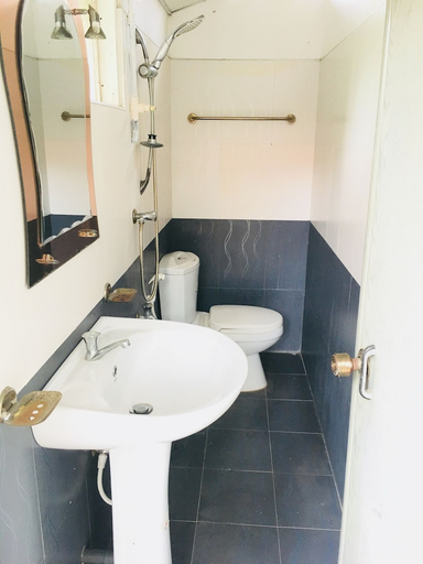 Bathroom 4, Sudu Neluma Home Stay, Thamankaduwa