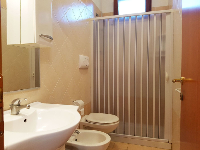 Bathroom 4, Villaggio Gabbiano Beach, Foggia