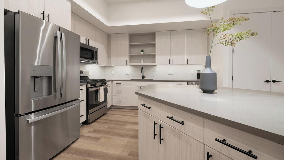 Private kitchen 4, Landing Amazing 1bd, Gym, Travis