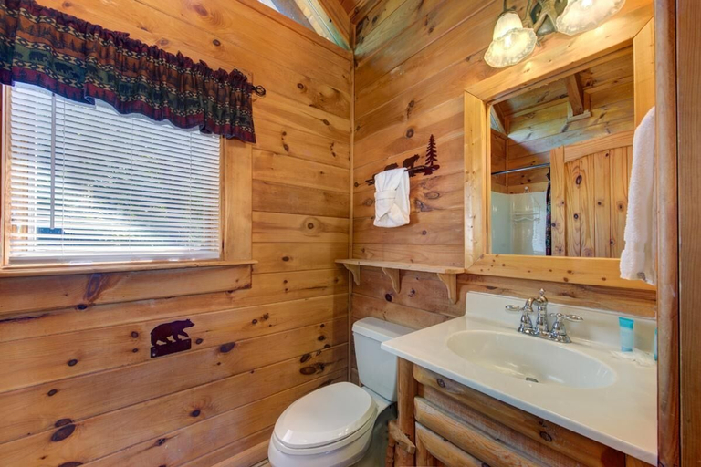 Bathroom 5, Night Moves, Sevier