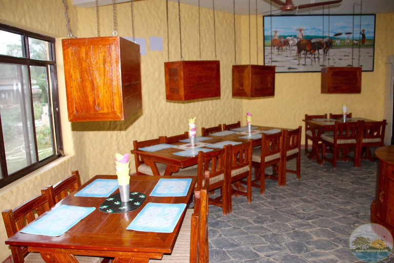 Food & Drinks, River View Jungle Camp, Narayani