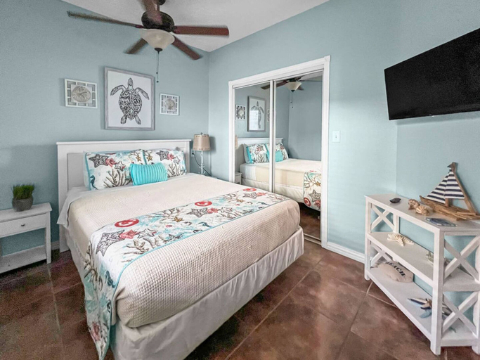 Room 3, 1BR Quaint First Floor 3 min Walk to Beach, Nueces
