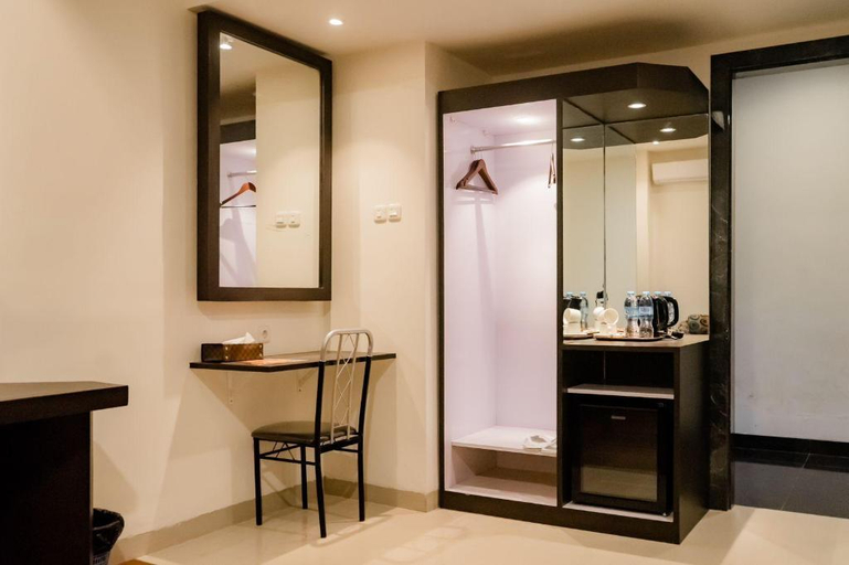 Bathroom 4, D Blitz Hotel Kendari, Kendari