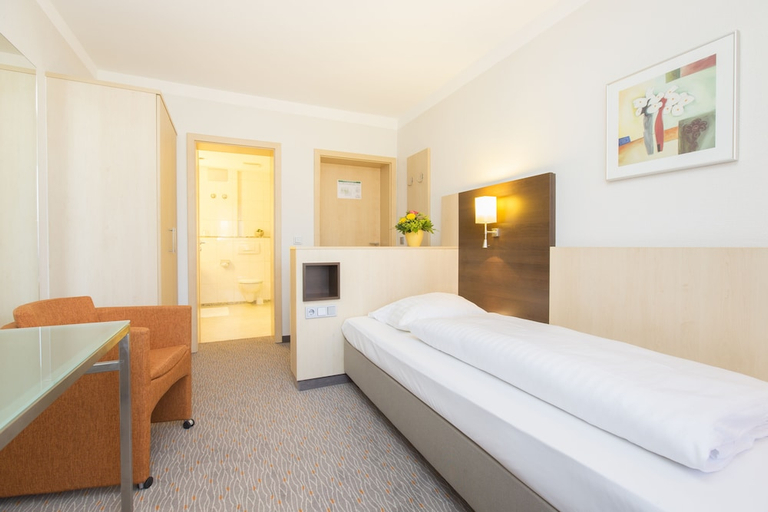 Bedroom 2, Hotel Scheffelhohe, Karlsruhe
