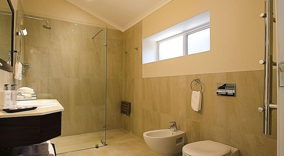 Bathroom 5, Clos Malverne Wine Estate Accommodation, Cape Winelands