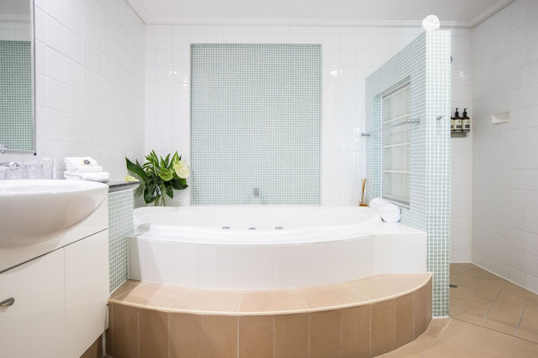 Bathroom 5, Peninsula Boutique Hotel, Douglas