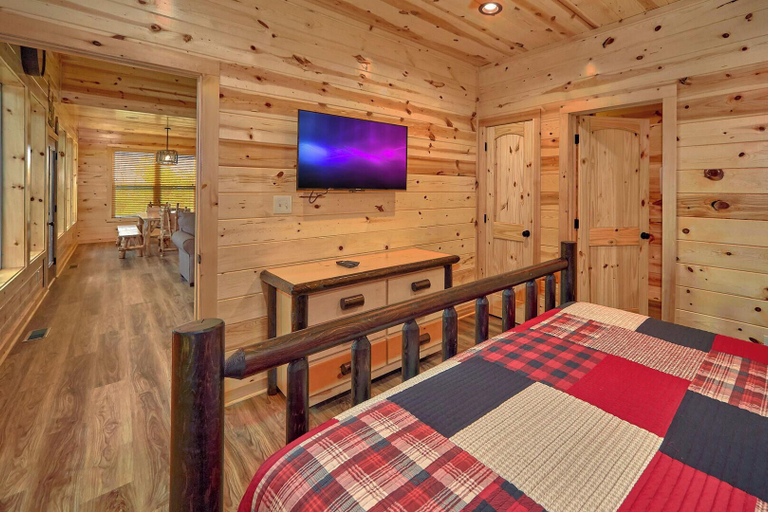 Room 5, Swimmin' Hole Lodge, Sevier