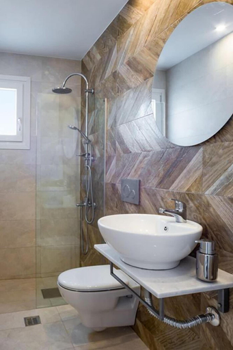 Bathroom 5, Evelyn Hotel, Crete