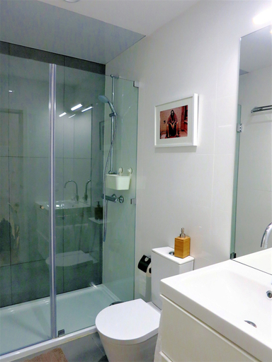 Bathroom 5, Porto Cinema Apartments, Porto