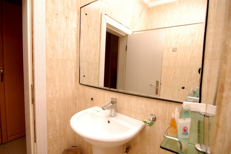 Bathroom 3, Ayalla Hotels Ltd, AbujaMun