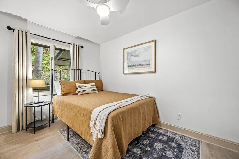 Room 4, Woodhaven, Sevier