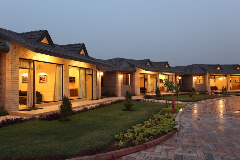 Exterior & Views