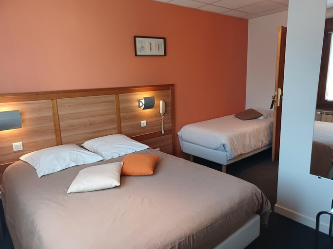 Bedroom 2, Hotel Restaurant Bellevue, Haute-Savoie
