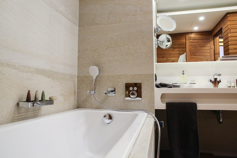 Bathroom 5, Lucky Bansko, Bansko