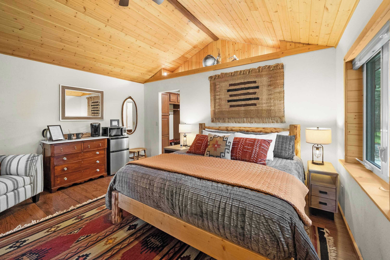 Room 4, Moose Hollow Studio Cabin, Lincoln