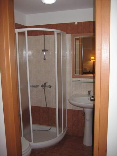 Bathroom 5, Evagellina, Crete