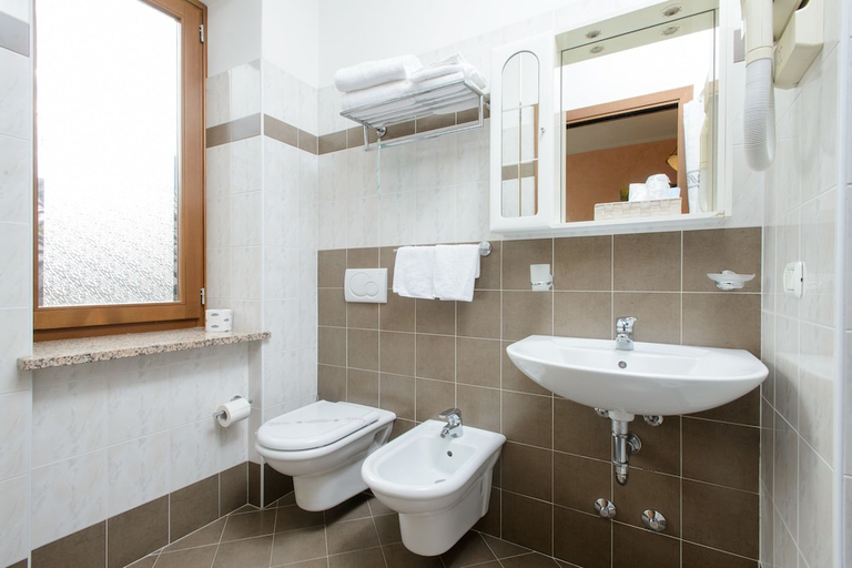 Bathroom, Bes Hotel Papa San Pellegrino Terme, Bergamo