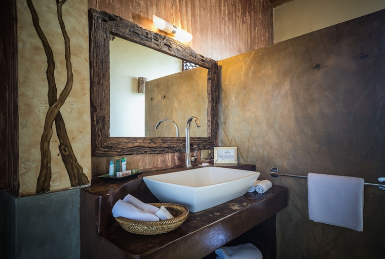 Bathroom 4, Yasmin Hill Longevity Oasis, Pathahewaheta