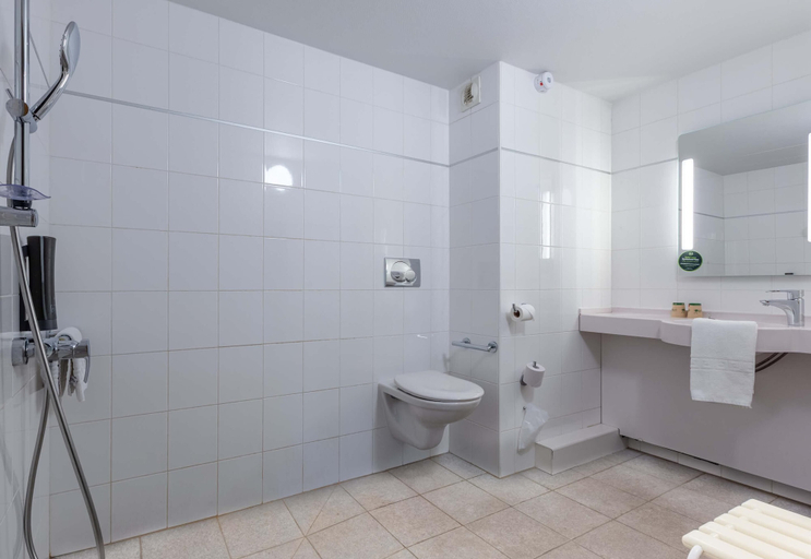 Bathroom 4, B&B HOTEL Chartres Centre Cathédrale, Eure-et-Loir