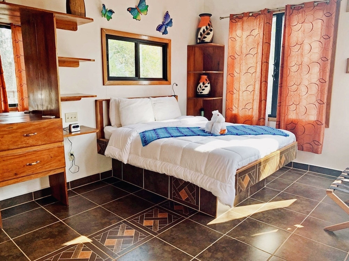 Others 2, Mariposa Jungle Lodge