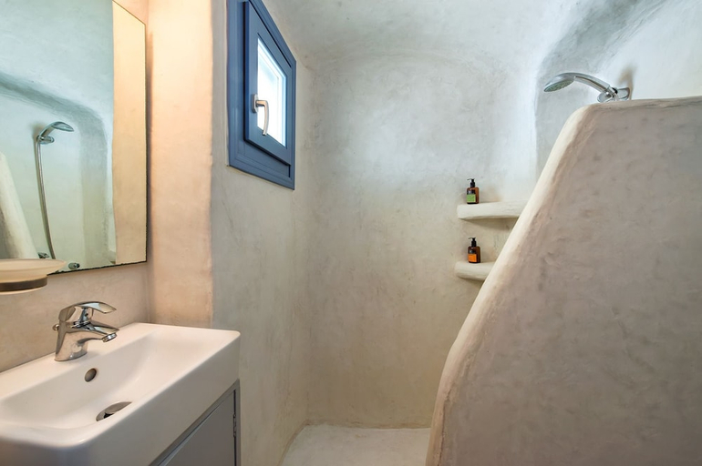 Bathroom 4, Skala Cave by Thireon, South Aegean