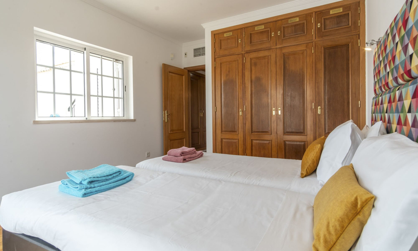 Room 5, FU1 in Moncarapacho With 6 Bedrooms and 6 Bathrooms, Olhão