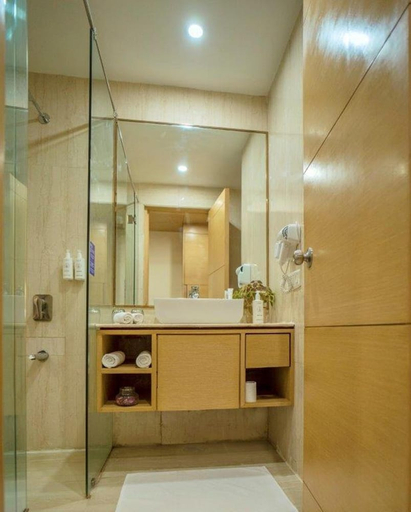 Bathroom 5, Golden Tulip Udaipur, Udaipur