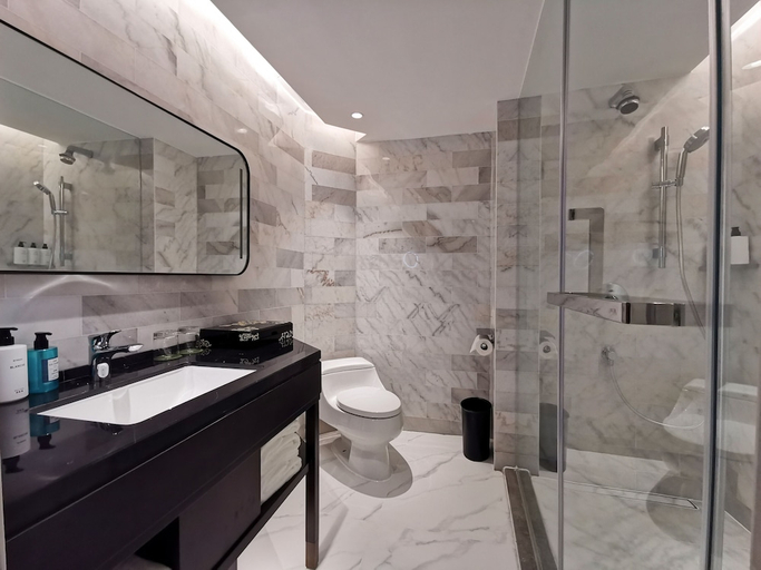 Bathroom 4, Intercontinental Jiuzhai Paradise, Ngawa Tibetan and Qiang