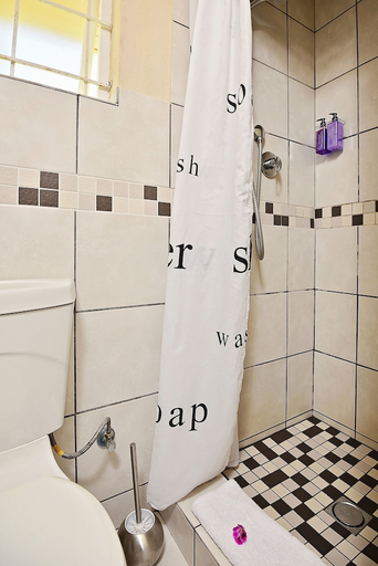 Bathroom 3, Mandalay Guest House, Eden