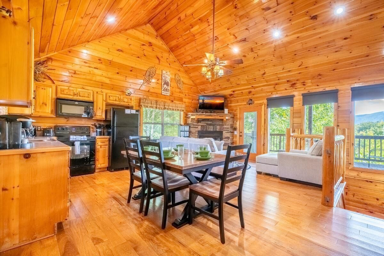 Interior 4, Simply Heaven in the Smokies, Sevier