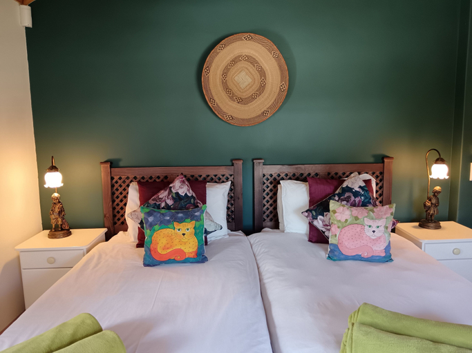 Room 2, D'Vine Maison, Cape Winelands