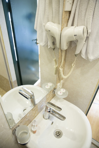 Bathroom 5, Old City Inn Hotel, Baku