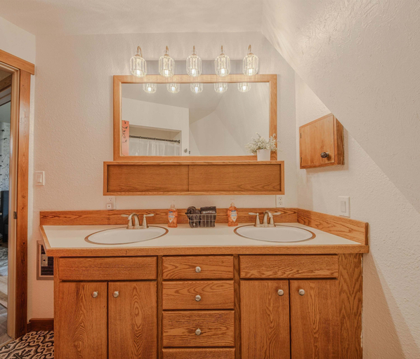 Bathroom 2, Gateway to Glacier, Flathead