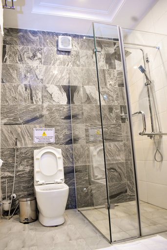 Bathroom 4, Qualibest Grand Hotels, AbujaMun