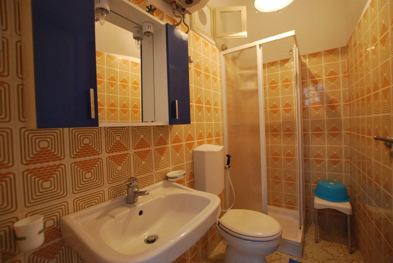 Bathroom 3, Capperino Mono, Messina