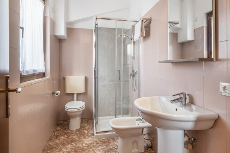 Bathroom 4, Hotel La Carica, Verona