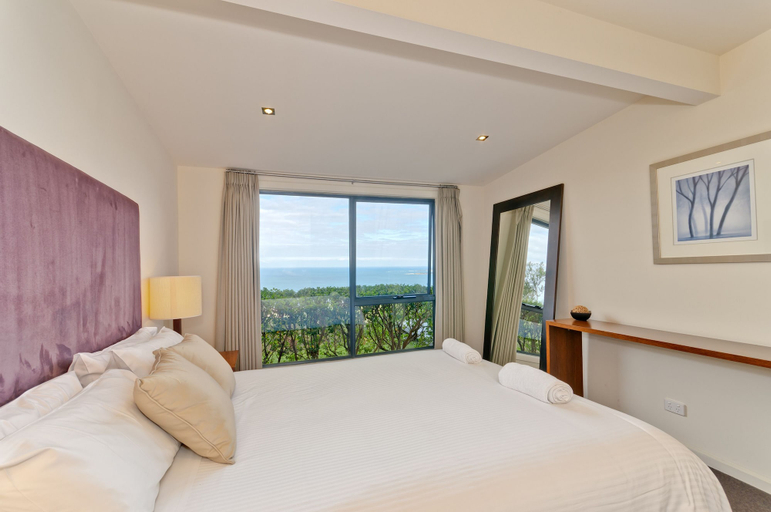 Bedroom 2, Chris'S Beacon Point Restaurant And Villas, Colac-Otway - South