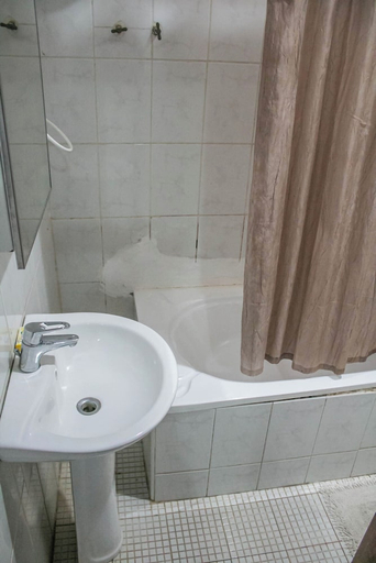 Bathroom 3, Sheridan Hotel, Tema