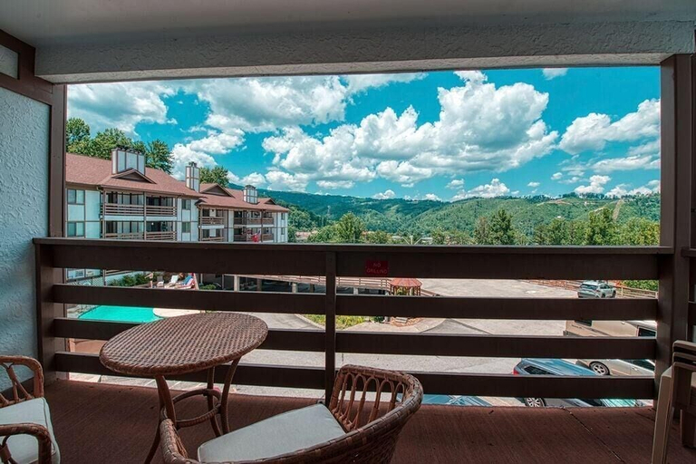 Property grounds, Windy Oaks Condo, Sevier