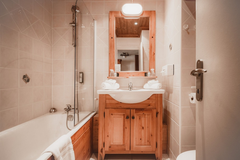 Bathroom, Le Sherpa, Savoie