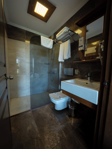 Bathroom 3, AZMAKHAN, Ula