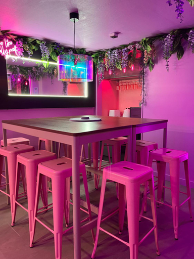 Food & Drinks 4, Manchester's ONLY private party suite for 12 with Makeup Room, Manchester